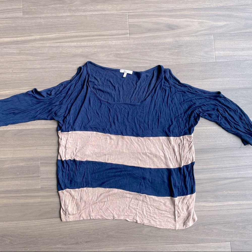 Women’s cold shoulder top